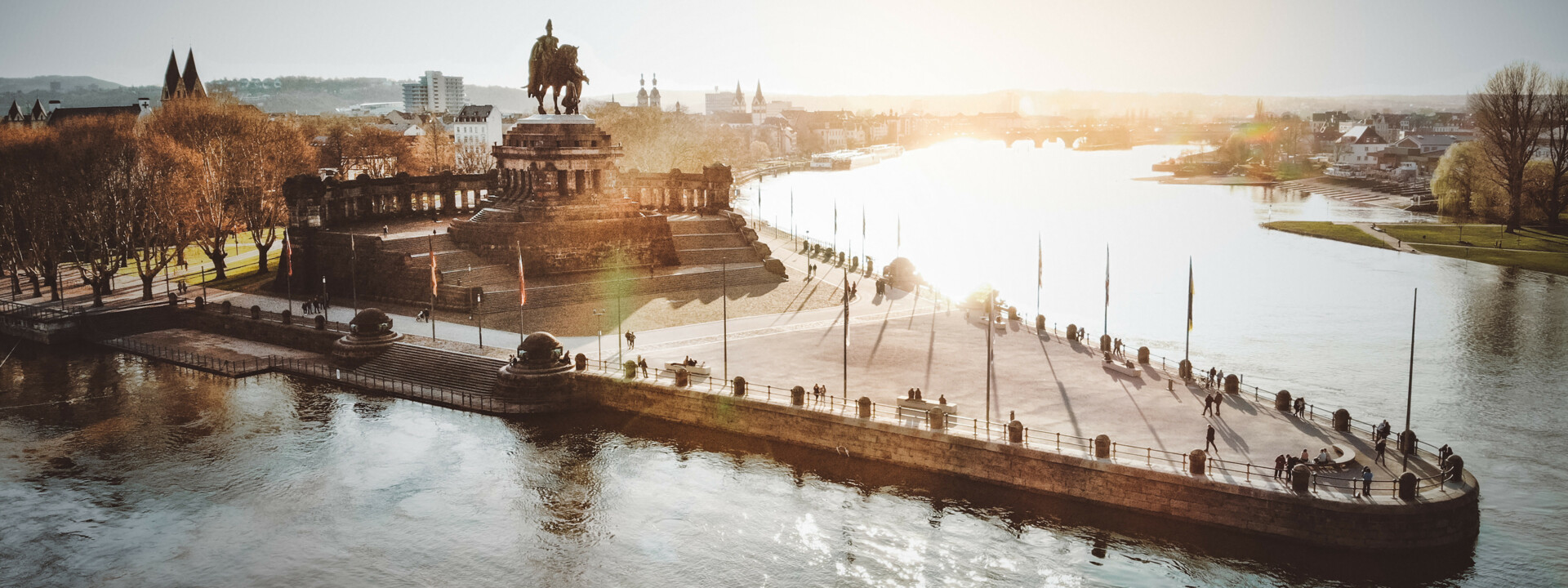 Das Deutsche Eck beim Sonnenuntergang im Herbst © Koblenz-Touristik GmbH, Christian Görtz