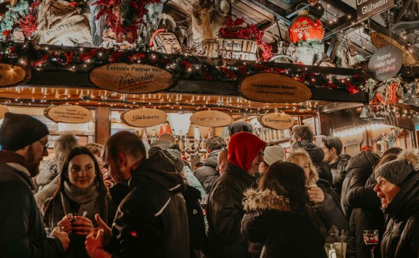 Getränkestand auf dem Koblenzer Weihnachtsmarkt  © Koblenz-Touristik GmbH, Janko.Media