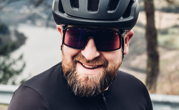 Rennradfahrer Dustin Streeck lacht in die Kamera ©Gerold Hinzen