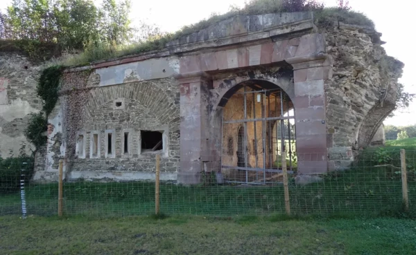 Fort Asterstein – Kehlseite des Torgebäudes © Stadt Koblenz – UDB