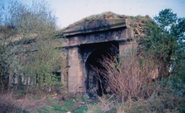 Das Torgebäude des Forts Asterstein 1994 © Manfred Böckling