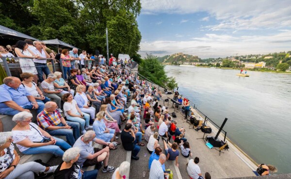 Ufer-Bar an den Schlossstufen am Rhein in Koblenz während der Veranstaltung „Kulturstufen“ © Koblenz-Touristik GmbH, Kai Myller