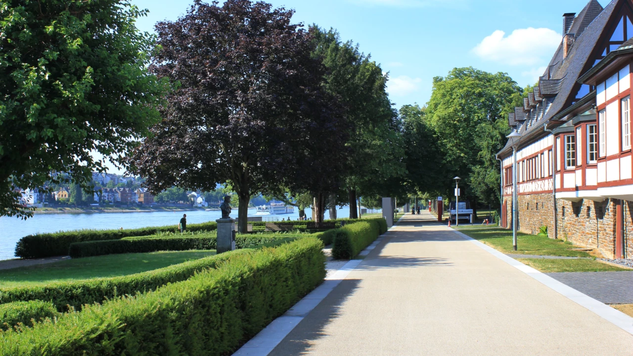 Wandel- en fietspad in de Koblenzer Rheinanlagen © Koblenz-Touristik GmbH