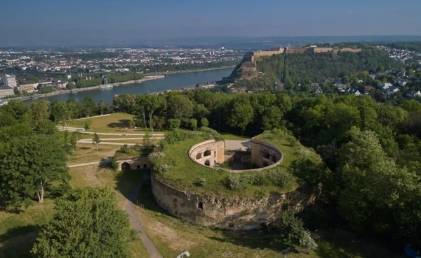 Blick über das Reduit des Forts Asterstein zur Feste Ehrenbreitstein © Olaf Schepers